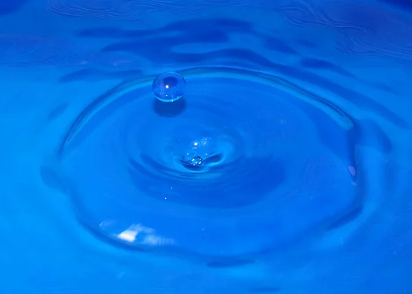 Drop Pure Transparent Water Falling Creates Patterns Liquid — Stock Photo, Image