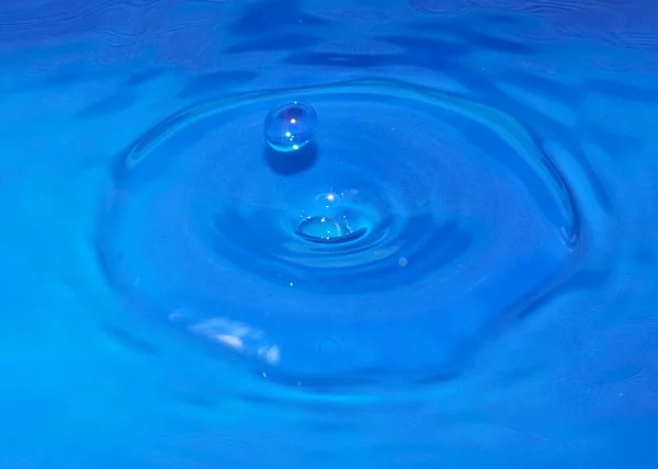 Drop Pure Transparent Water Falling Creates Patterns Liquid — Stock Photo, Image