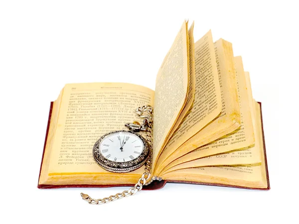 Винтажные Карманные Часы Лежат Страницах Открытой Книги — стоковое фото