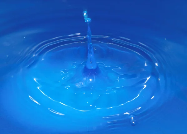 Удивительный Рисунок Поверхности Жидкости После Столкновения Каплей Воды — стоковое фото