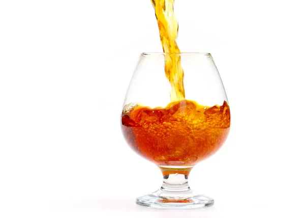Ein Stark Alkoholisches Getränk Wird Ein Glas Gegossen — Stockfoto