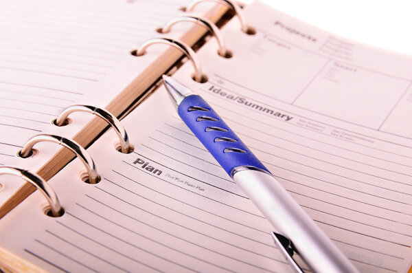 Открыть ноутбук и ручку
