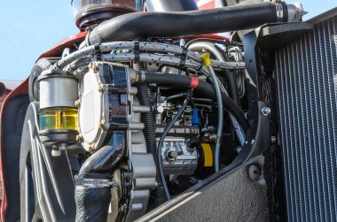 traktörün motoru