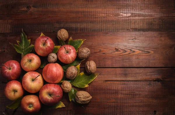 Pommes Sur Fond Bois Foncé Dans Style Rustique — Photo