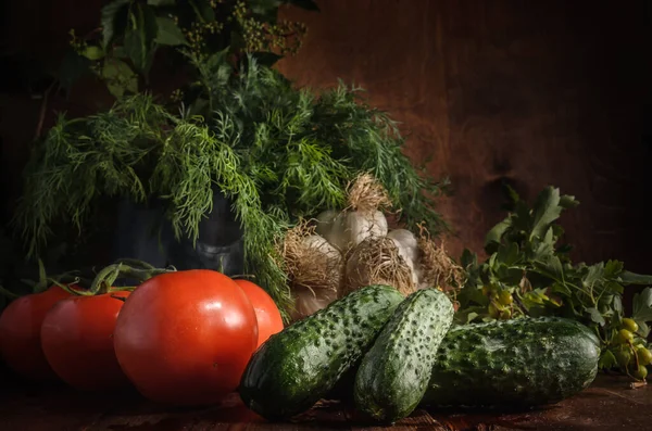 Reifes Gemüse Auf Dunklem Holzgrund Rustikalen Stil — Stockfoto