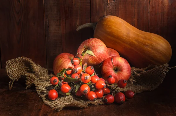 Maçãs Outras Frutas Fundo Madeira Escura Estilo Rústico Fotos De Bancos De Imagens