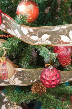Noel ağacı süslemek