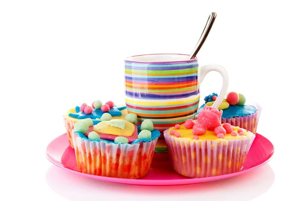 Pink plate with cup of coffee and cupcakes — Stock Photo, Image