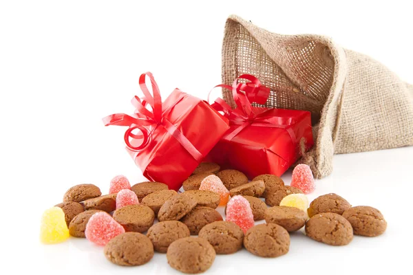 典型的荷兰庆祝活动： 与惊喜在袋的圣诞老人和 免版税图库图片