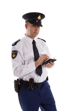 Hollandalı polis dışarı park cezası dolduruyor. Beyaz arka