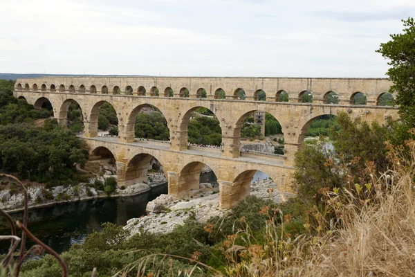 Vacker utsikt över romerska byggt pont du gard akvedukt, vers-pont-du-g — Stockfoto
