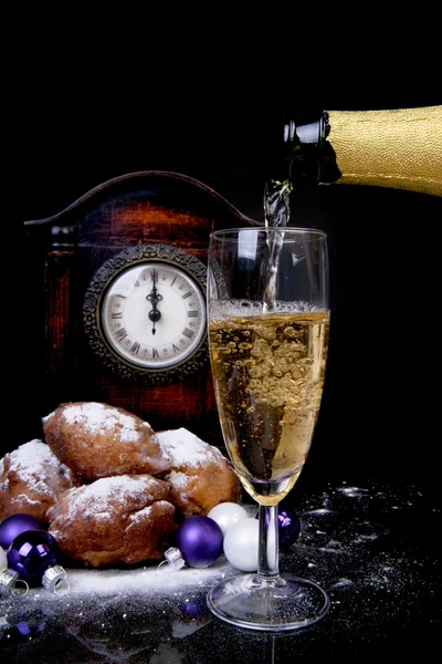 Dutch donut also known as oliebollen, traditional New Year's eve — Stock Photo, Image