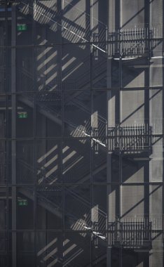 siyah merdiven çıkmak