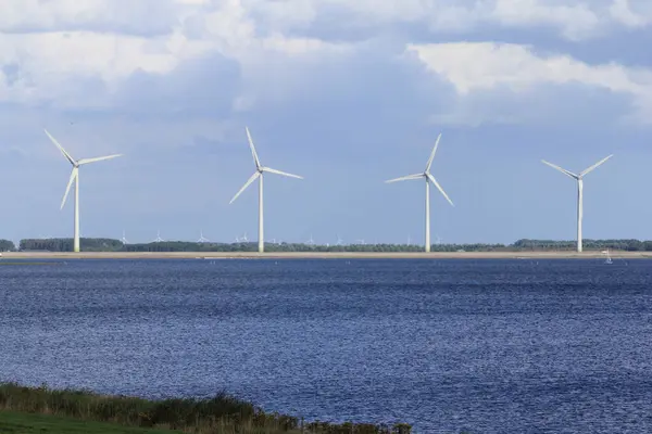Mehrere Windmühlen Mit Blauem Himmel Hintergrund — Stockfoto