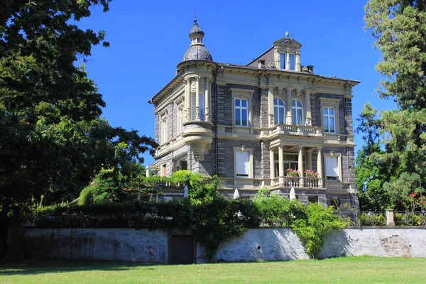 Beautiful Villa Blue Sky Background Bernkastel Kues Germany — Stock Photo, Image