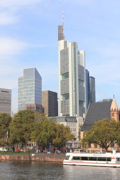 Frankfurt Saksa Lokakuu 2016 Rahoitusalueen Pilvenpiirtäjät — kuvapankkivalokuva