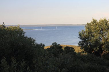 Bock Adası Baltık Denizi 'nde Hiddensee adasının güneybatısında ve Zingst yarımadasının doğusunda yer alır.