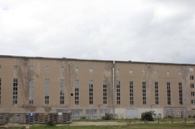 Prora, Nazi Almanyası tarafından Nazi planlı devasa turistik yapılarıyla bilinen Ruegen, Almanya 'da bir sahil beldesi olarak inşa edildi.