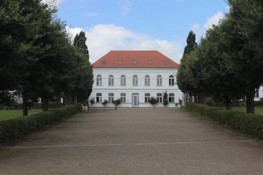 Putbus, Baltık Denizi yakınlarındaki Mecklenburg-Batı Pomerania eyaletinin Vorpommern-Ruegen ilçesine bağlı Ruegen adasının güneydoğu kıyısında bir kasabadır.