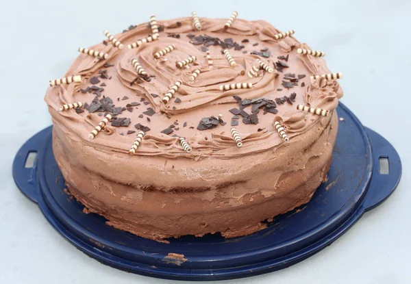 Ein Runder Schokoladenkuchen Mit Verzierungen Und Einer Inschrift — Stockfoto