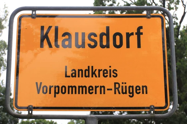 克劳斯多夫市 Klausdorf 是德国梅克伦堡 沃石棉市Vorpommern Ruegen区的一个市镇 — 图库照片