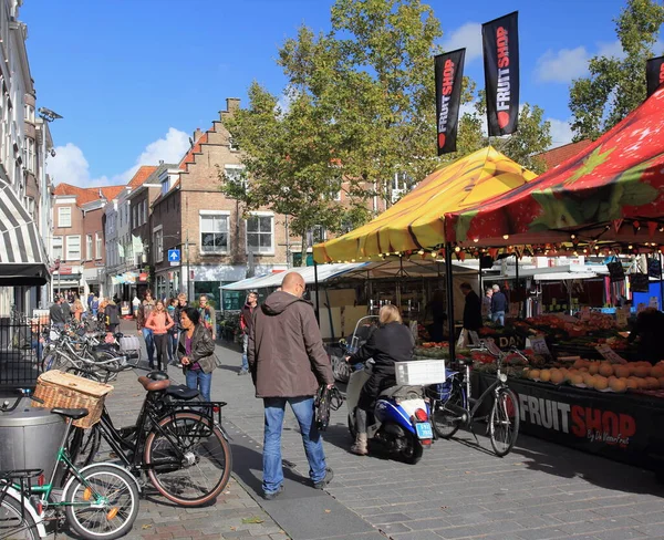 2017年10月3日 市場の日は 約37 619人の住民を持つ ゼーラント州のオランダの町に行きます — ストック写真