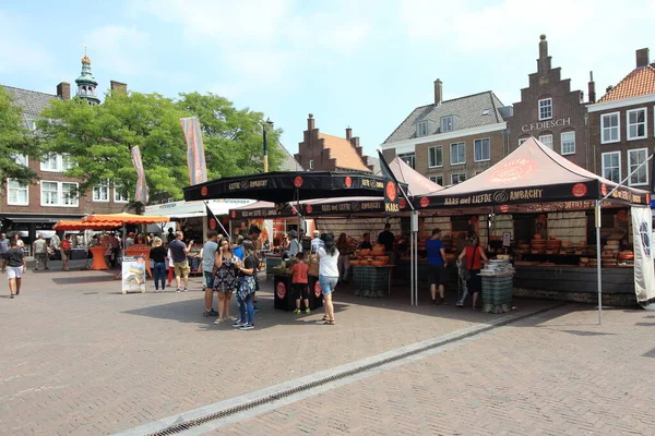 2018年7月7日オランダ ゴーズ市 市場の日は 約37 619人の住民とともに ゼーラント州のオランダの町に行きます — ストック写真