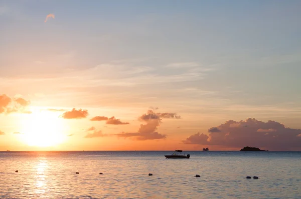 Solnedgång i antigua — Stockfoto