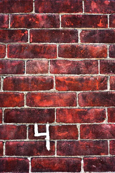 番号 4 でレンガの壁が描かれました。 — ストック写真
