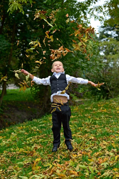 Hrající chlapec — Stock fotografie