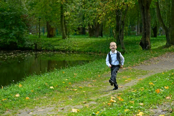 Brincando menino — Fotografia de Stock