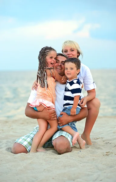 Glückliche Familie — Stockfoto