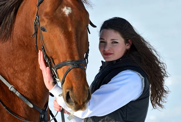 Menina com um cavalo — Fotografia de Stock