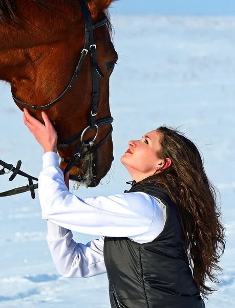 Menina com um cavalo — Fotografia de Stock