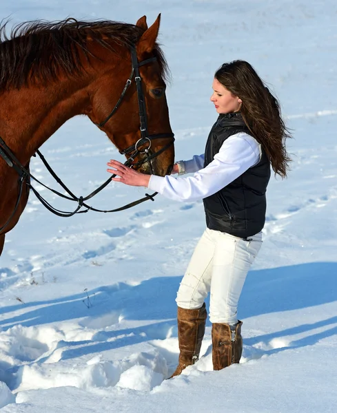 Mädchen mit Pferd — Stockfoto