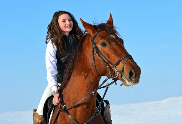 Menina com um cavalo — Fotografia de Stock