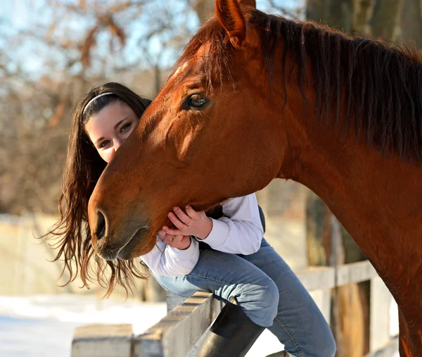Menina com cavalo — Fotografia de Stock
