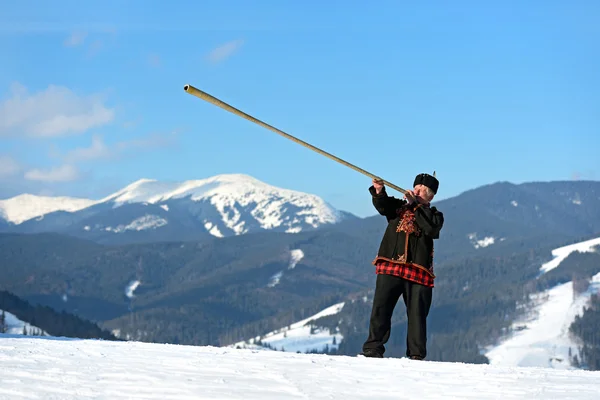 A man with trembitas — Stock Photo, Image