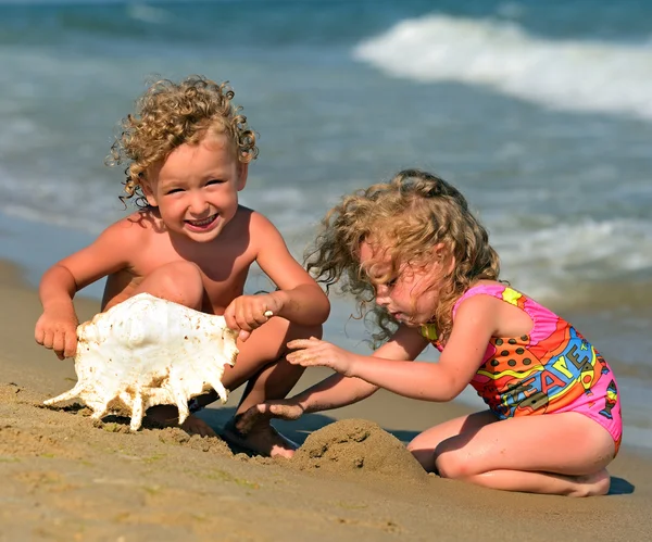Děti na pláži — Stock fotografie