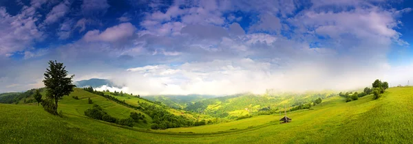 Утренний пейзаж в горах. Карпаты, Украина, Европа . — стоковое фото