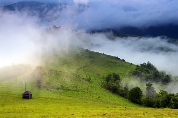 Večerní krajina v horách. Ukrajina. — Stock fotografie