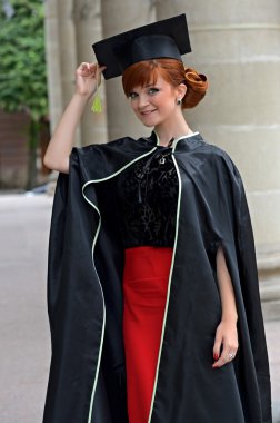 cüppeli bir üniversite mezunu