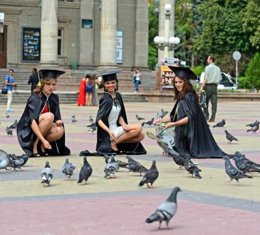 cüppeli bir üniversite mezunu