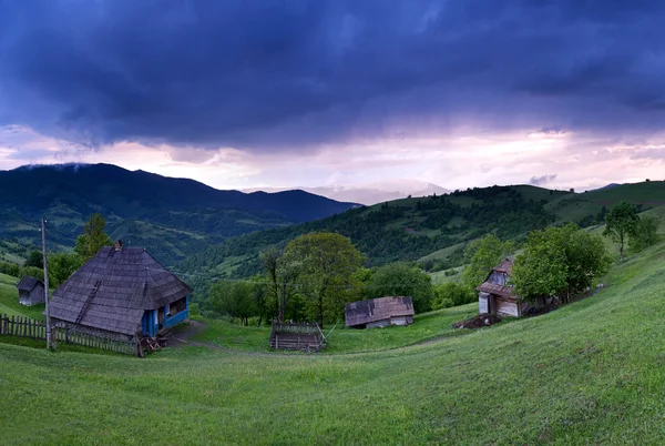 Paisaje nocturno en las montañas. Ucrania . — Foto de Stock