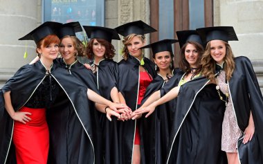 cüppeli bir üniversite mezunu