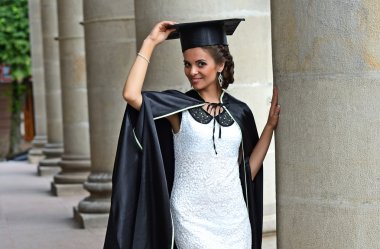 cüppeli bir üniversite mezunu