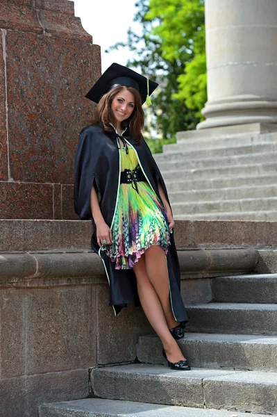 Um graduado universitário em roupões — Fotografia de Stock