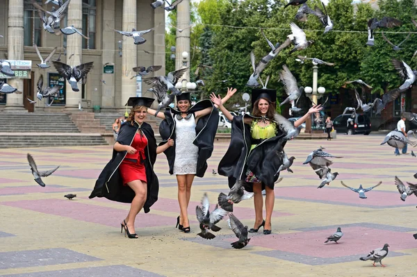 Um graduado universitário em roupões — Fotografia de Stock