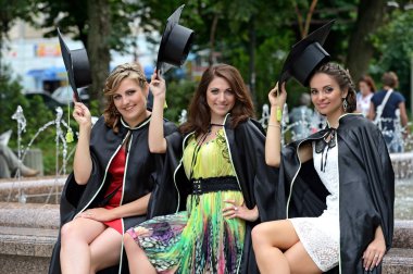 cüppeli bir üniversite mezunu