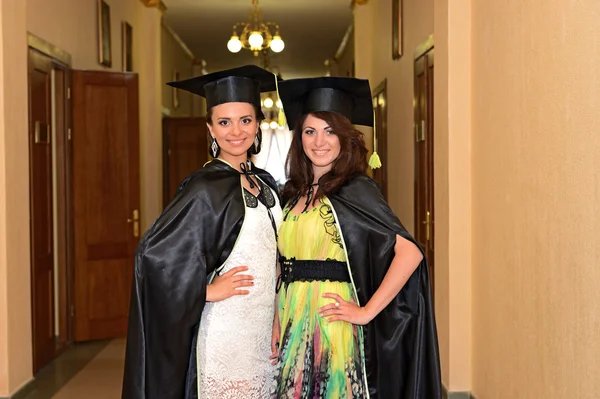 Un graduado universitario en túnicas — Foto de Stock